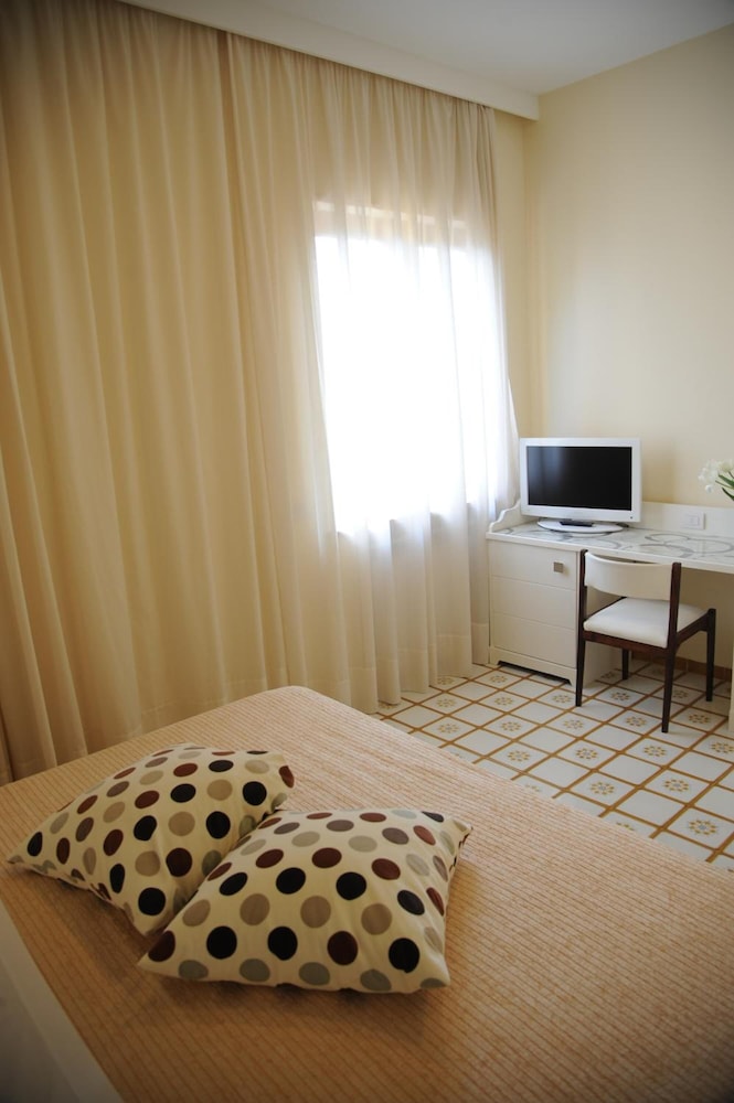 Via Capo Rooms 5/9