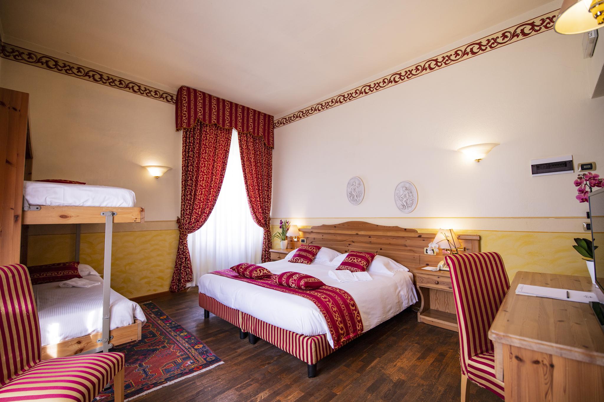Room, Queen Bed, Villa Imperina 2/2