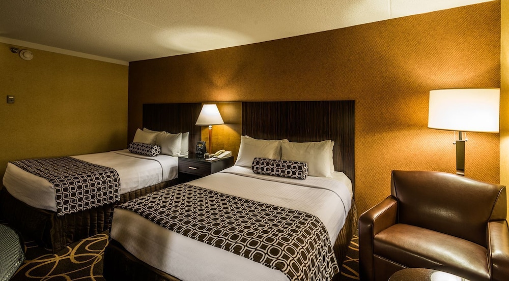 Crowne Plaza Newark Airport 12/50