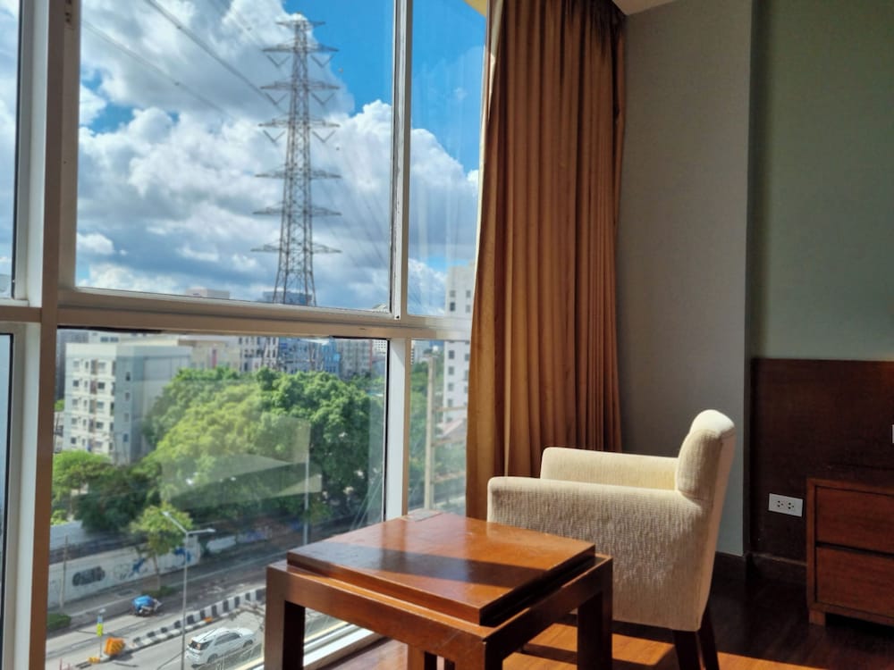 Lantana Resort Hotel 53/61