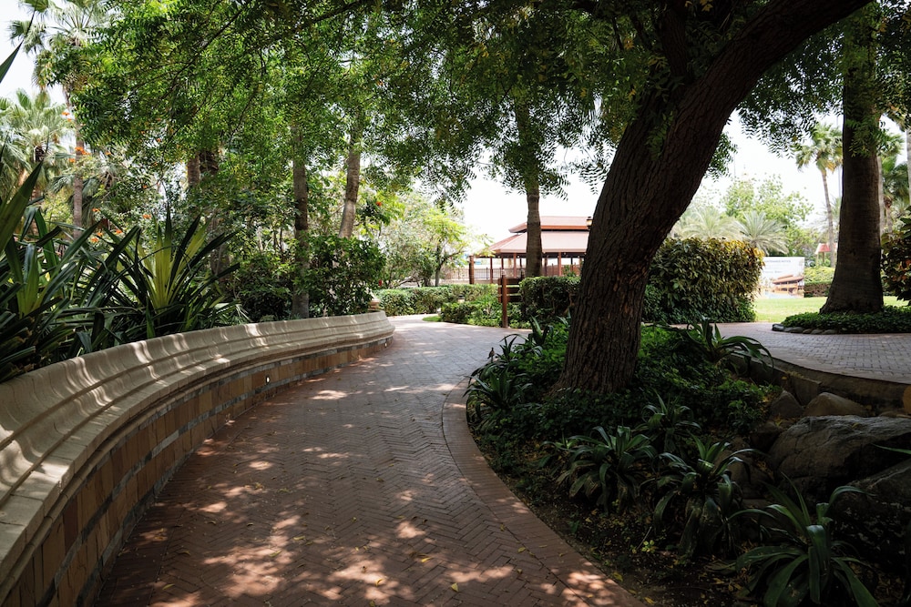 Gulf Executive Residence 44/48