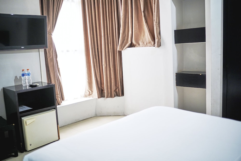 Hotel Celebes 10/22