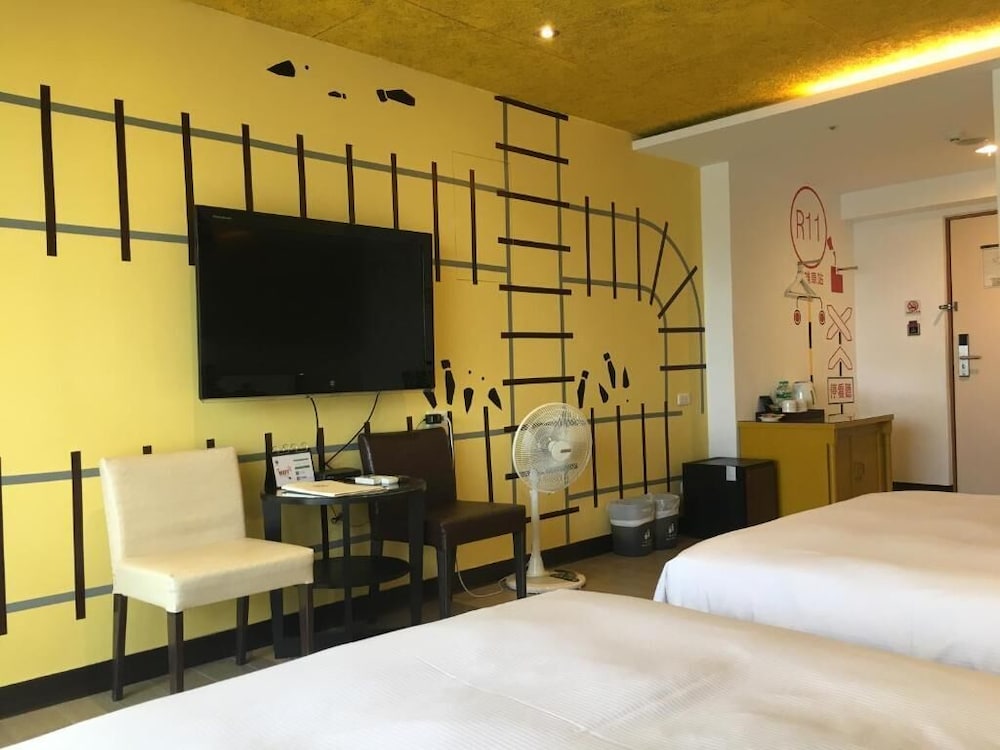 R8 Eco Hotel 12/27