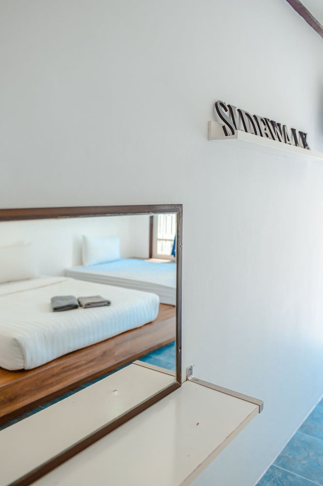 Side Walk Boutique Hotel 16/50
