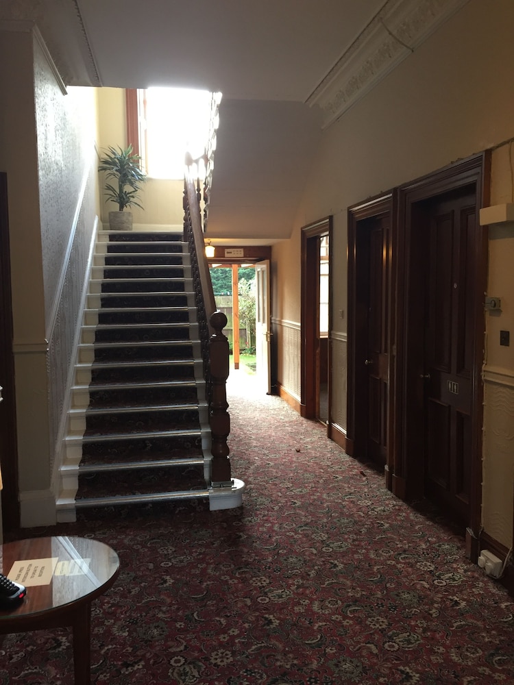 Edinburgh House Hotel 43/50