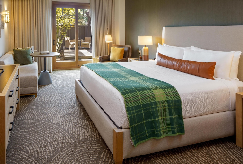 1 Bedroom, Lodge, Suite, King Bed, Resort View, Sofa