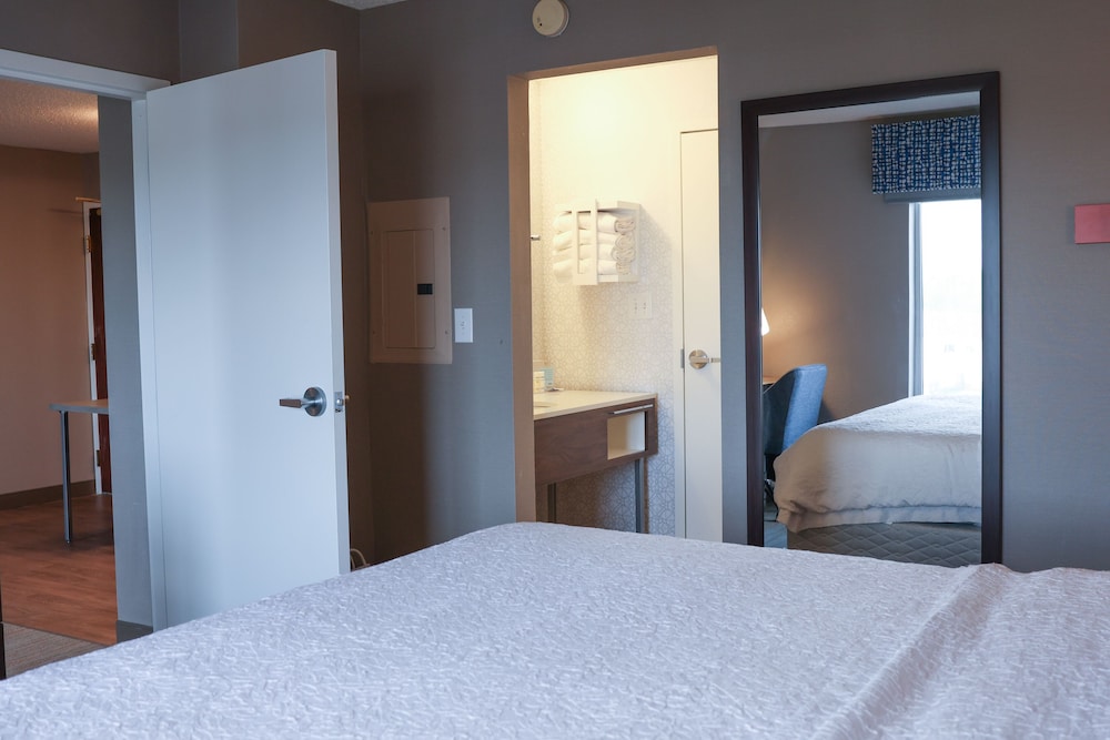 Hampton Inn Suites Scottsburg 30/82