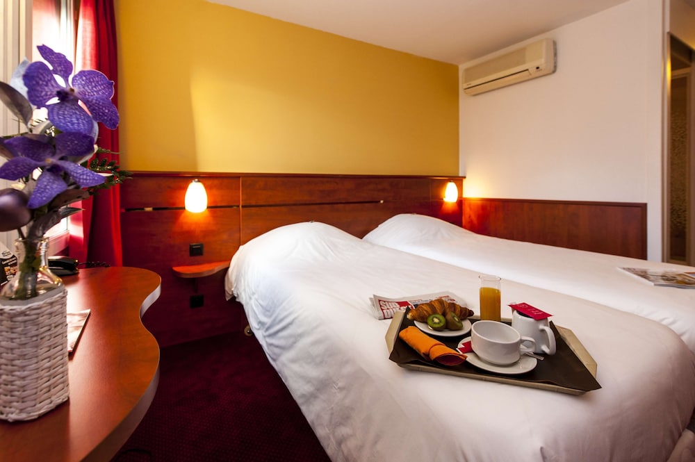 Brit Hotel Agen - L Aquitaine 15/53