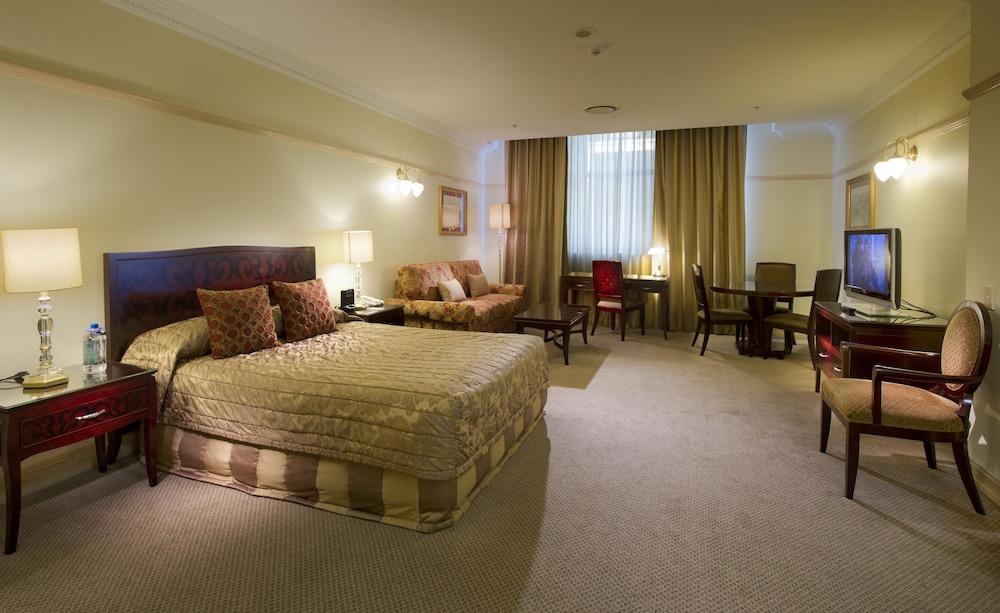 Royal Albert Hotel 19/75