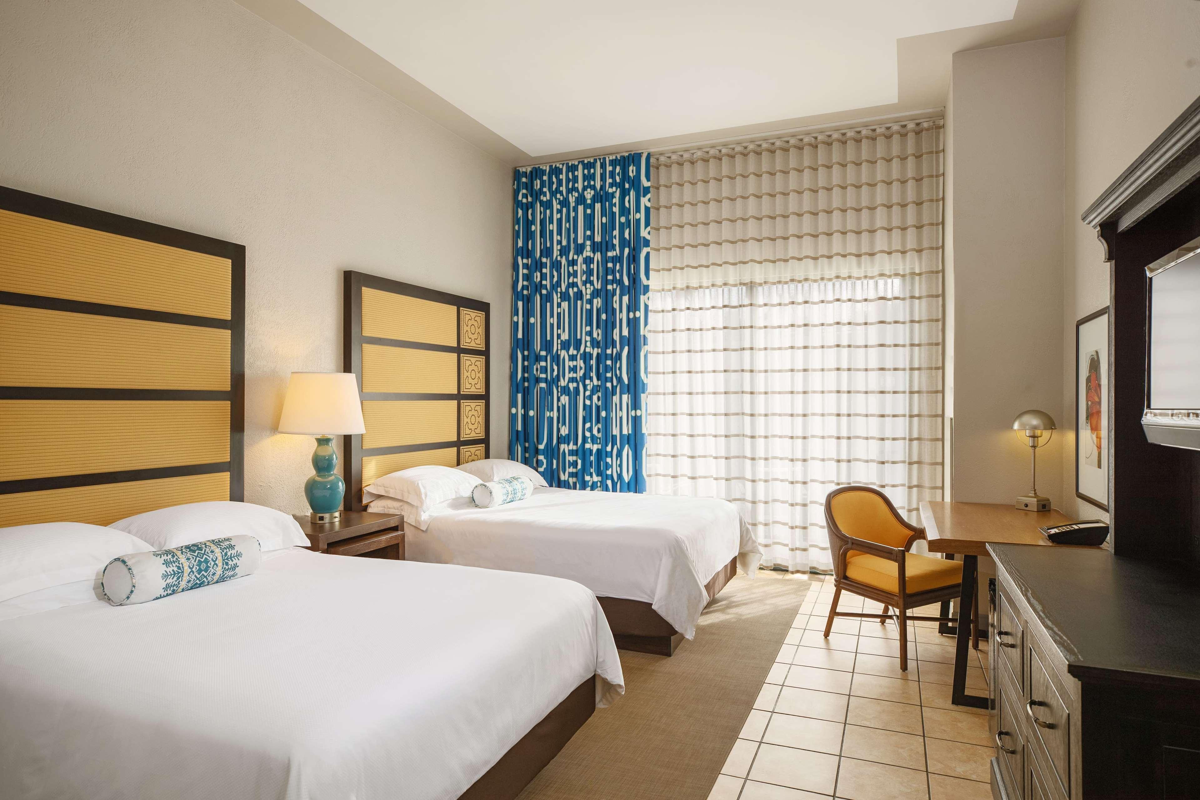 Room, 2 Queen Beds, Resort View, Accessible