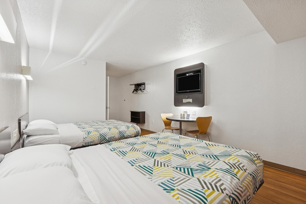 Motel6 Piscataway, NJ 35/63
