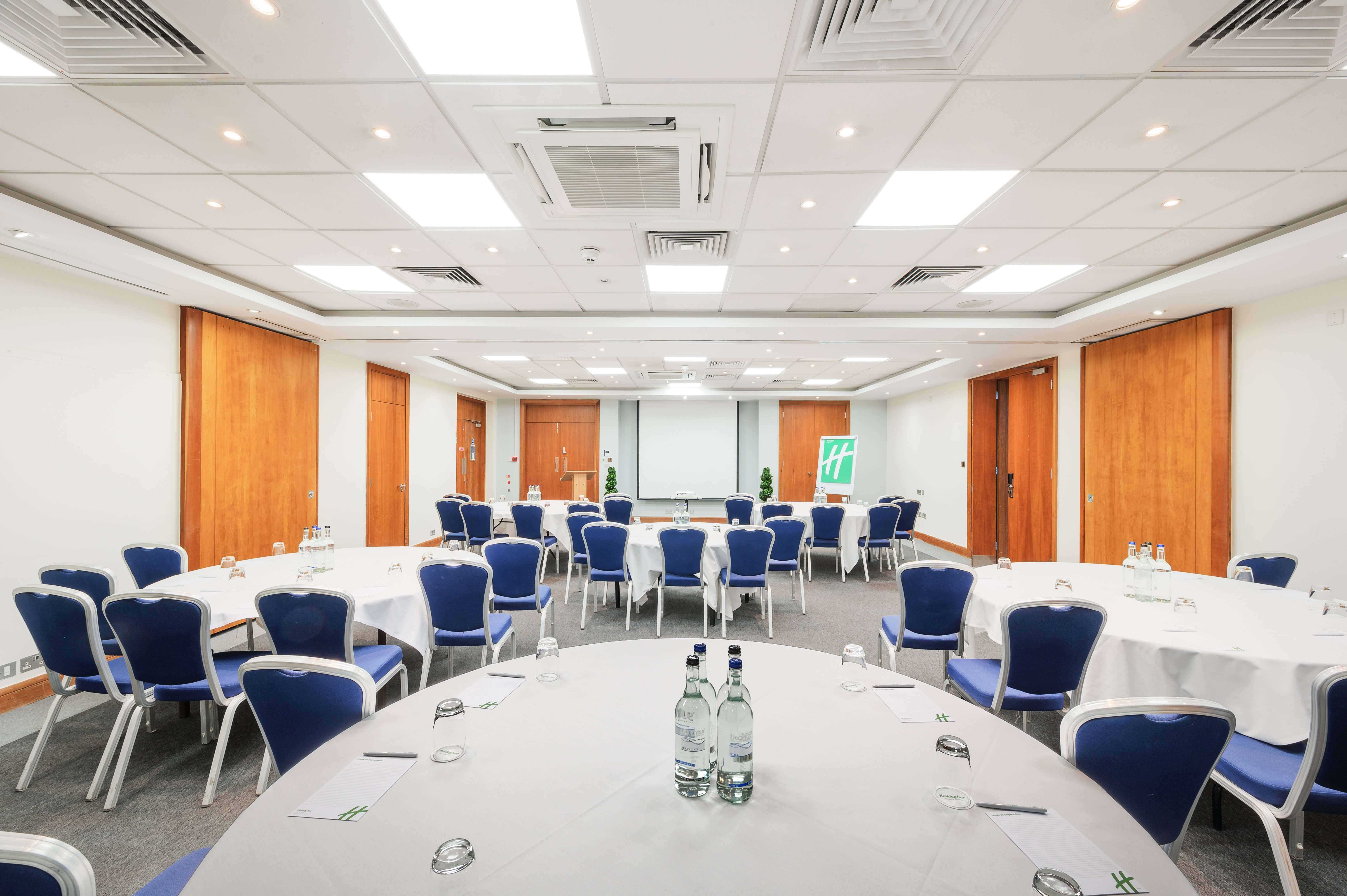 Holiday Inn Rochester Chatham an IHG Hotel 62/79