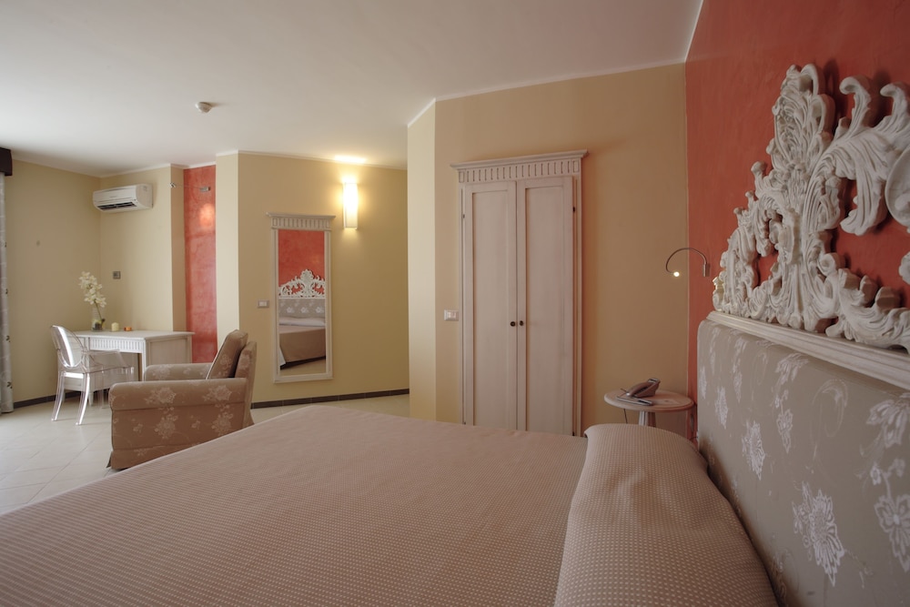Janus Hotel 22/69