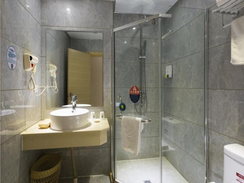 GreenTree Inn Jiangxi Yingtan Railway Station Square Business Hotel 51/58