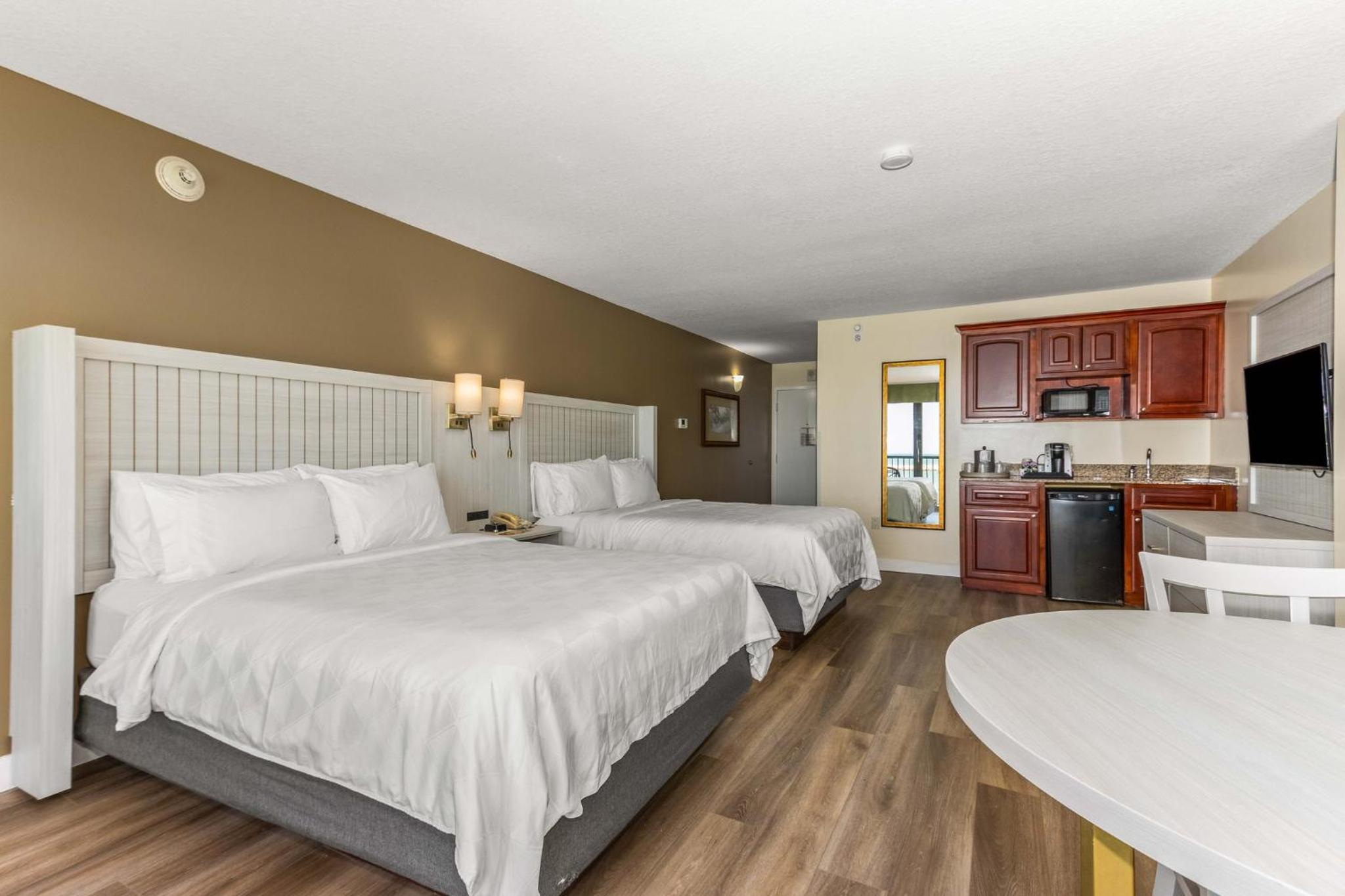 Standard, Queen Bed, Patio, Pool Access