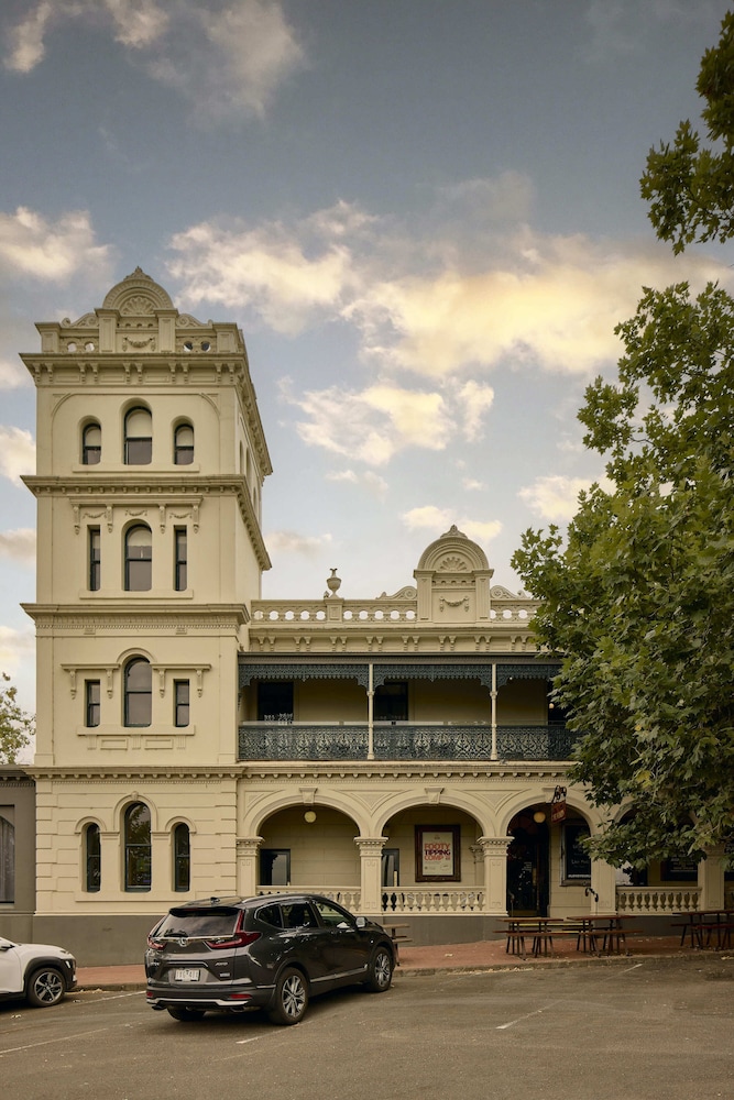 Yarra Valley Grand Hotel 44/50