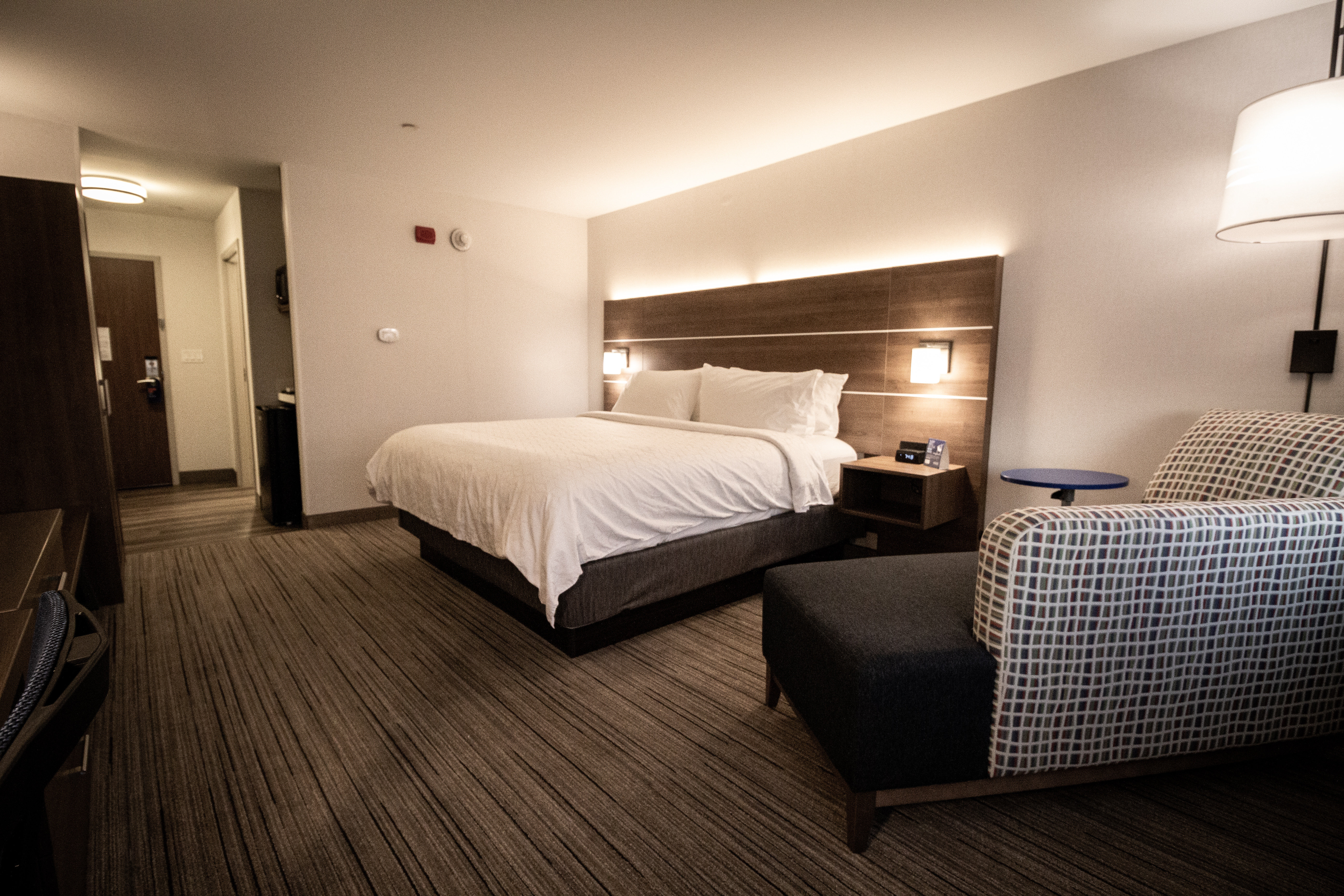 غرفة بسرير كينج لذوي الإعاقة، Holiday Inn Express And Suites Boston South Randolph 3/4