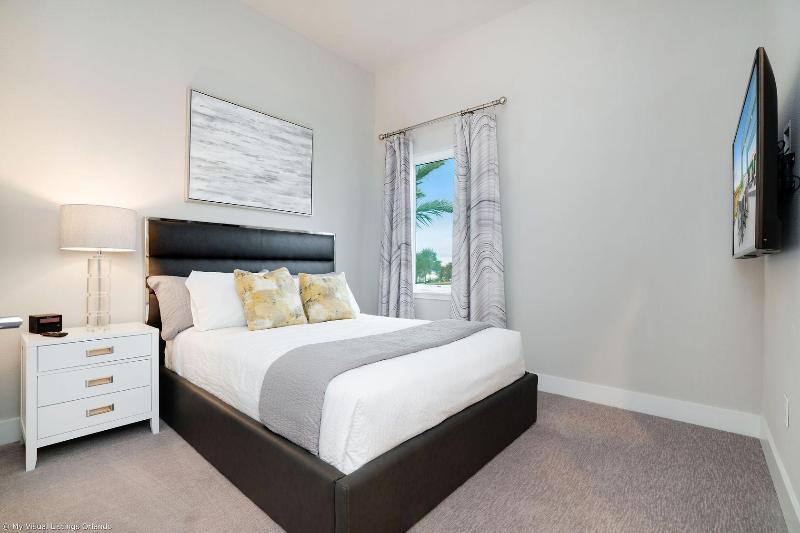 4 Bedrooms, Condo, Apartment