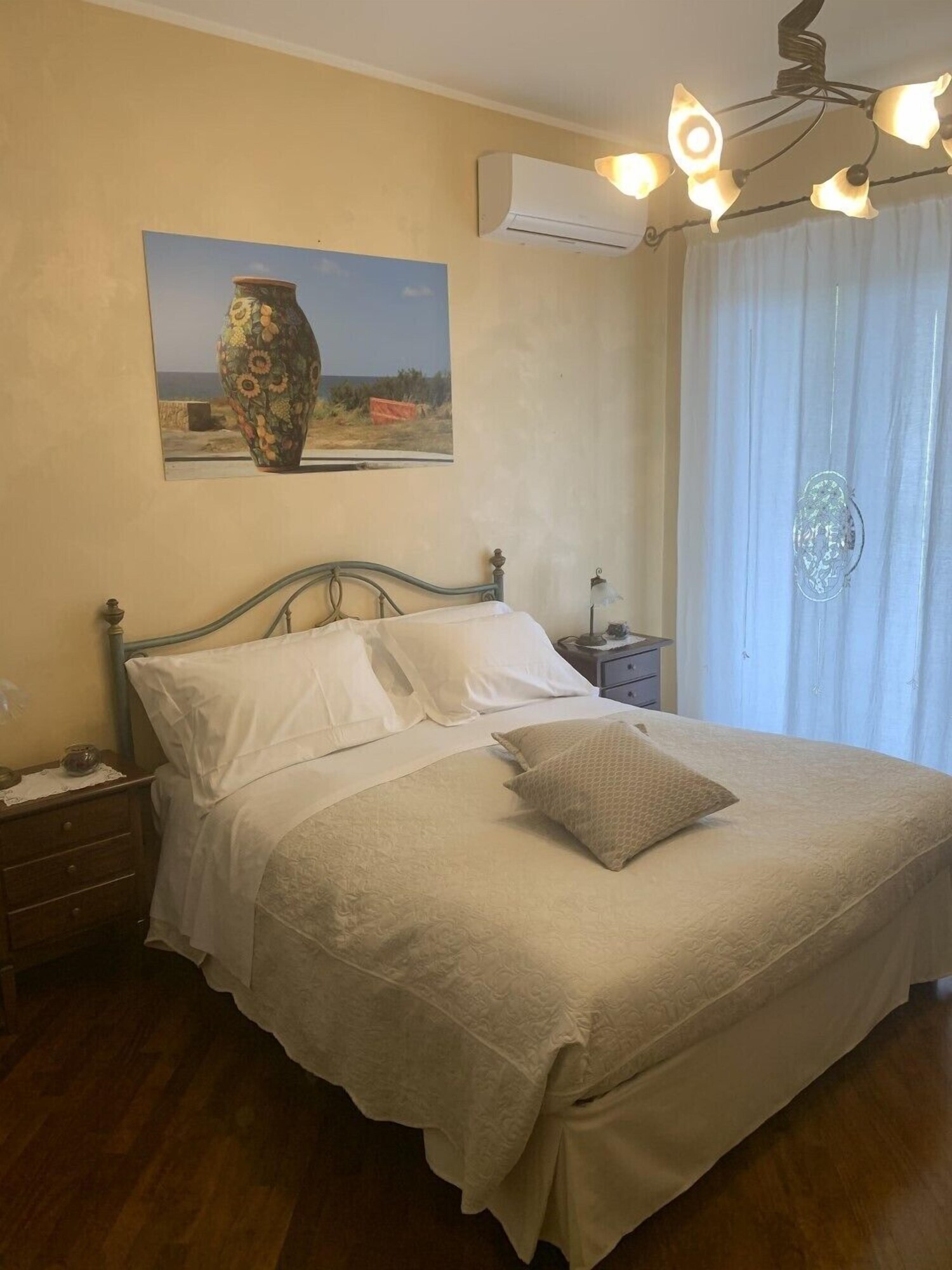 DELUXE, DOUBLE BED