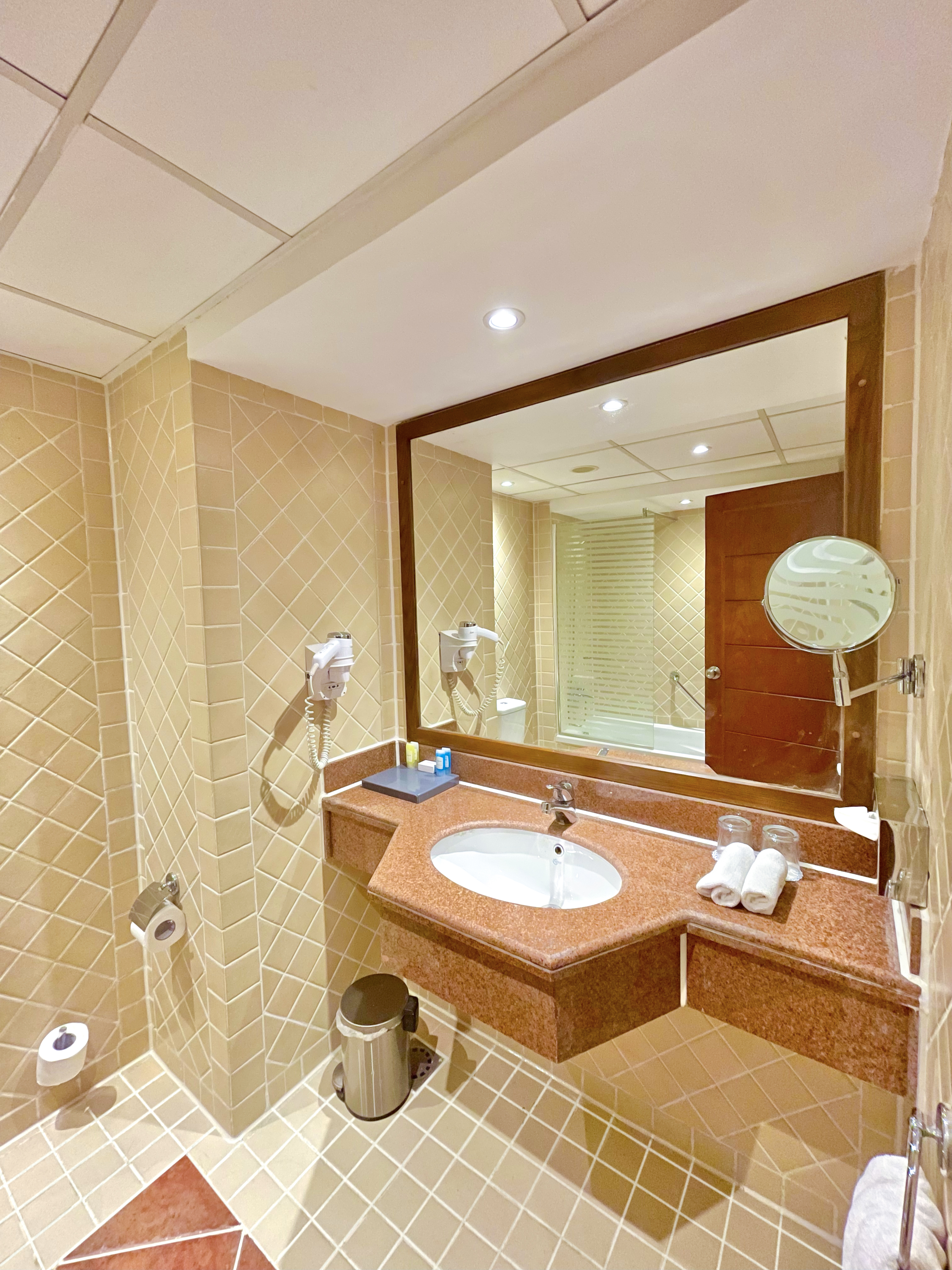 غرفة بسرير مزدوج بإطلالة على الحديقة، Ivy Cyrene Island Aqua Park Resort 5/5