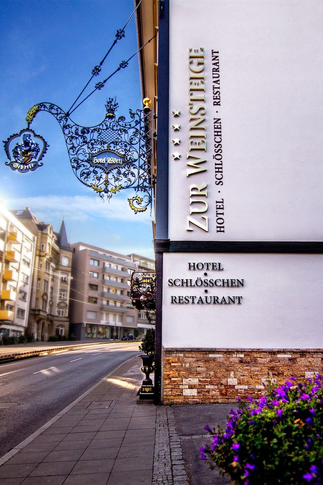 Woertz Schlosschen Zur Weinsteige 65/75