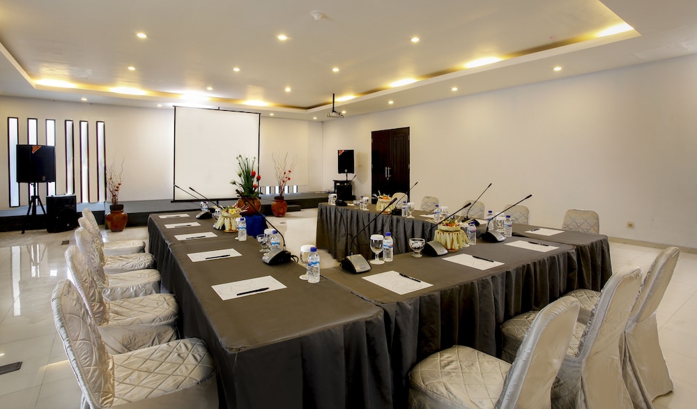 The Radiant Hotel Spa 40/50