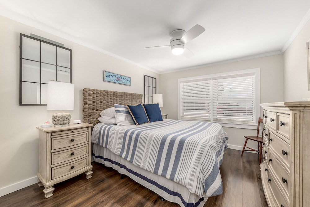Roosevelt, 2 Bedrooms, Suite, King and Queen Bed, 2 Bathrooms, Sofa, Kitchenette, Ground Floor