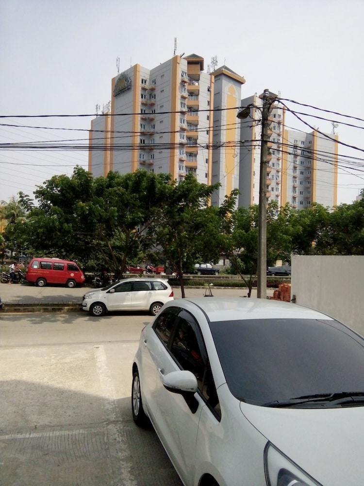 Ethan Hotel 30/36