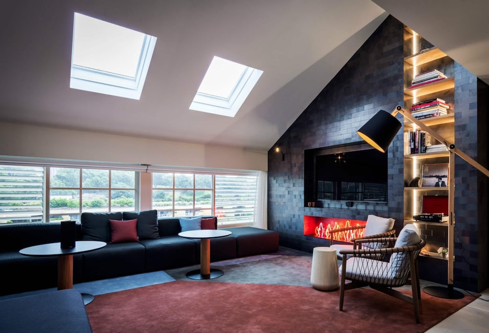 ROCKSTAR, SUITE