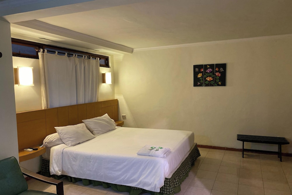 Hotel Lestari Near Lippo Plaza Mall Jember 16/36