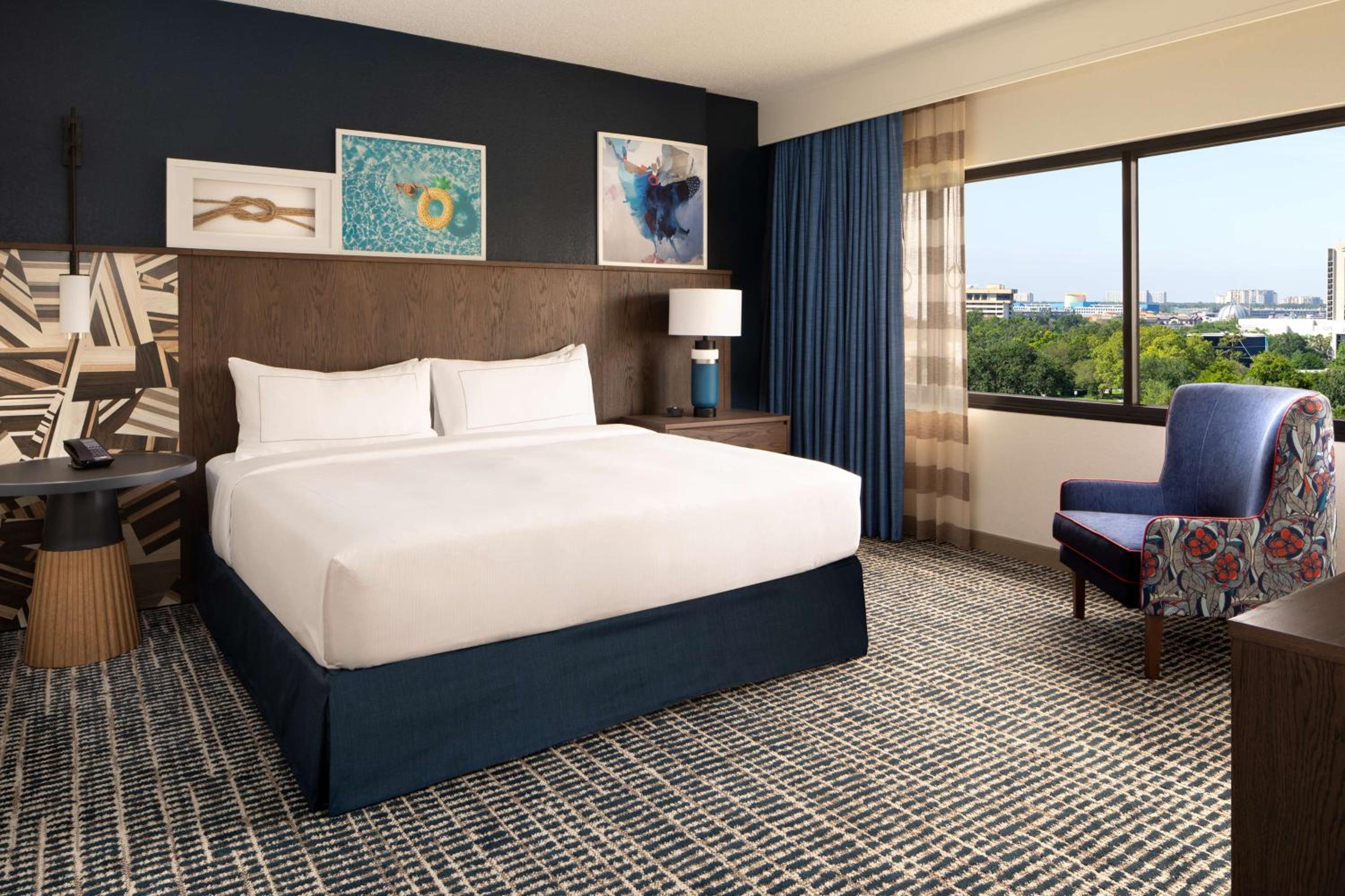 1 BEDROOM, SUITE, KING BED, LARGE