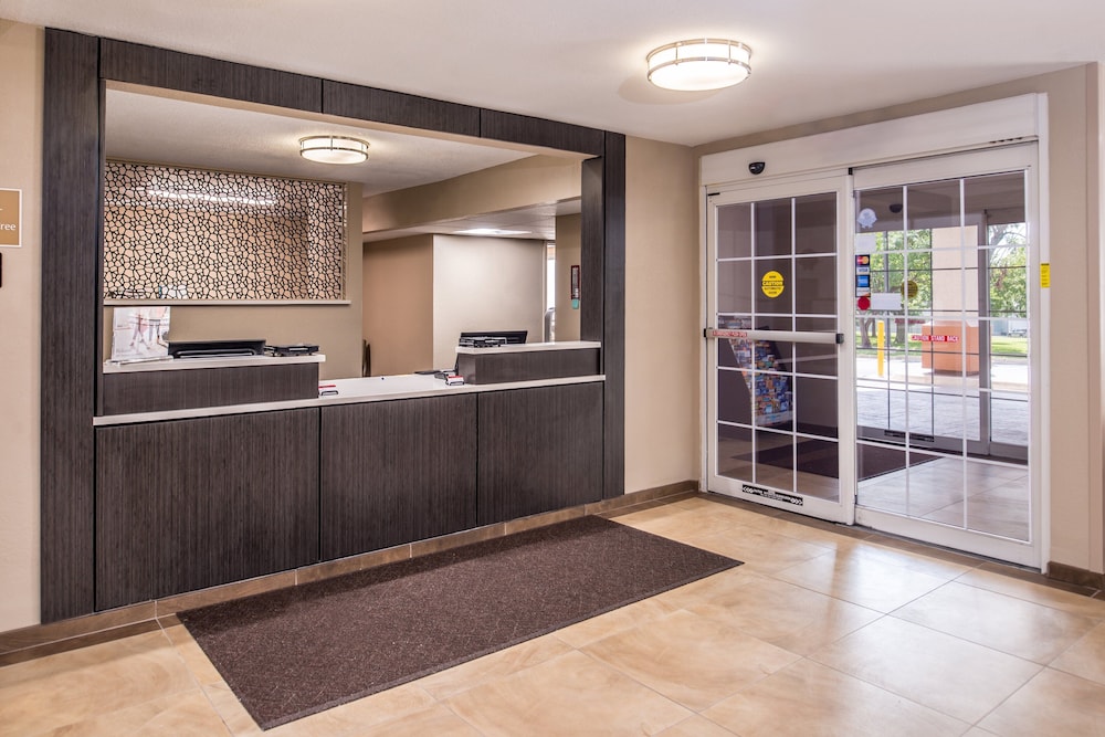 Candlewood Suites Topeka 7/49