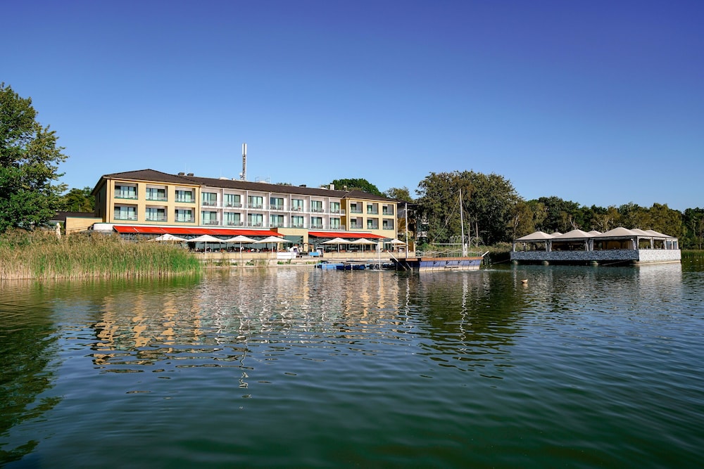 TOP CountryLine Seehotel Berlin-Rangsdorf 16/52