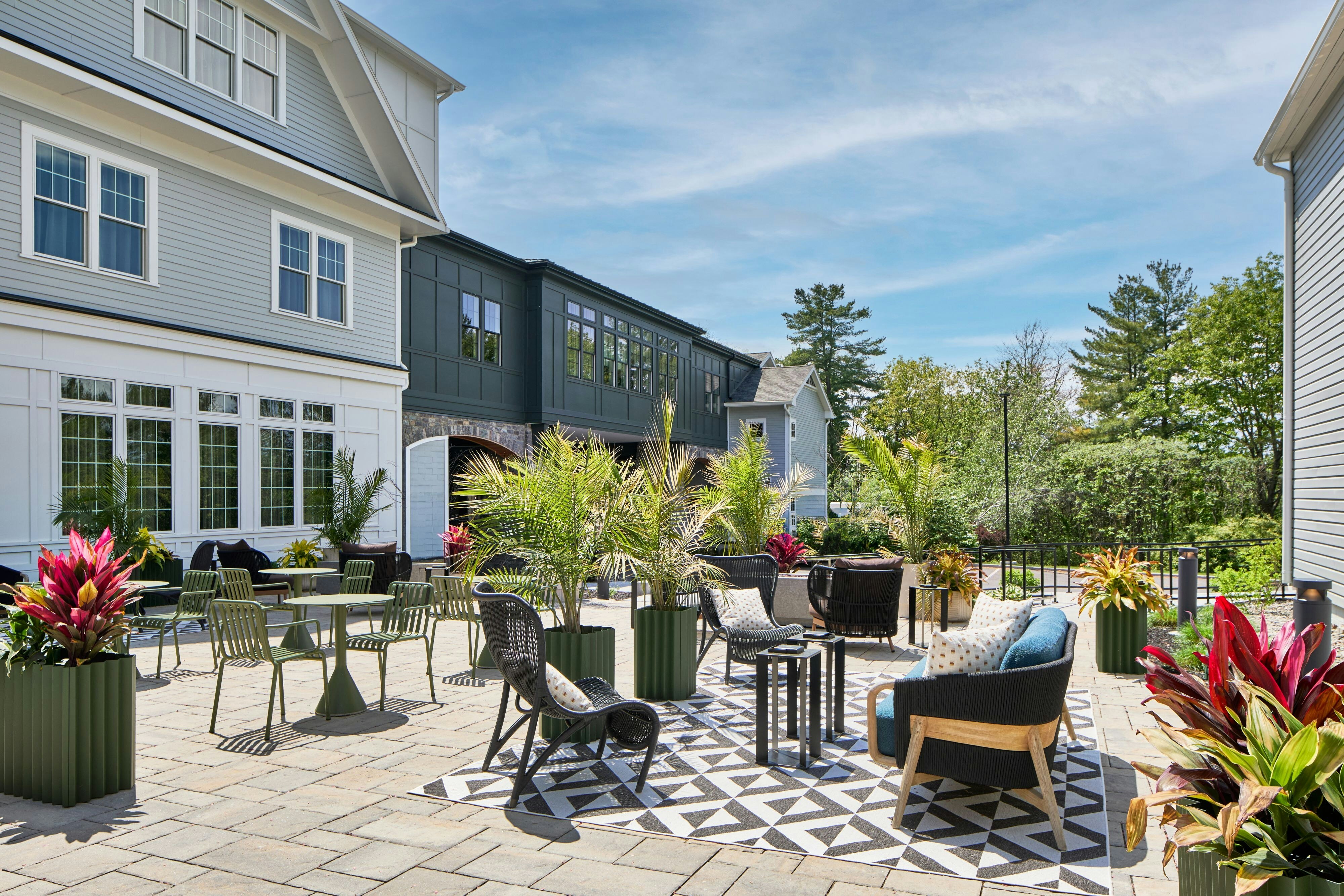 Longfellows Hotel & Restaurant 35/35
