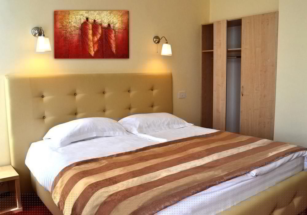 Hotel Capitol 17/55