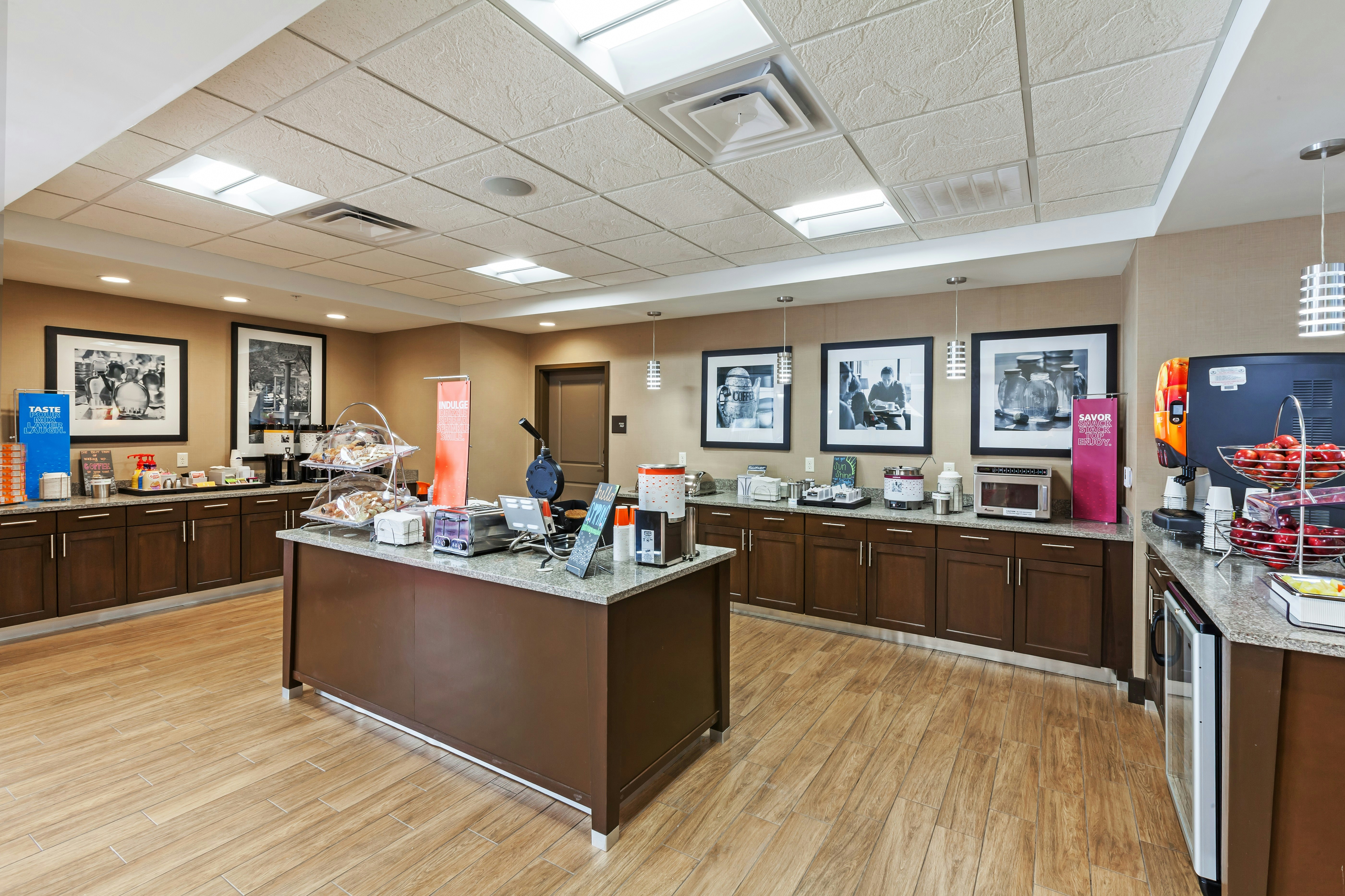 Lobby at Hampton Inn and Suites Claremore Ok, CLAREMORE - OK