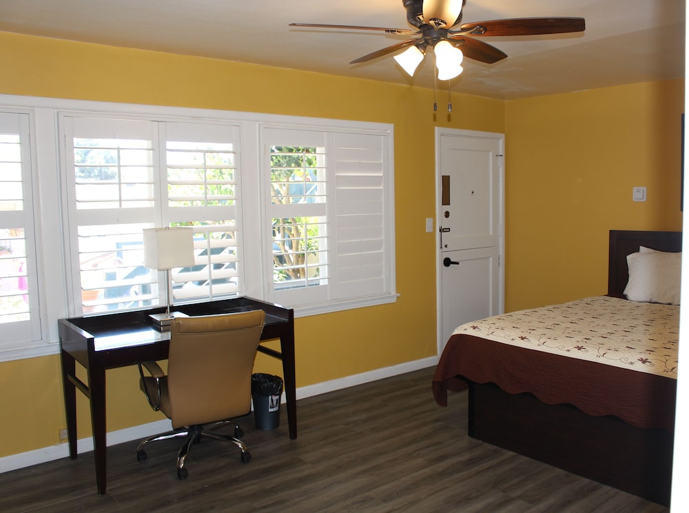Carmel Wayfarer Inn 26/50