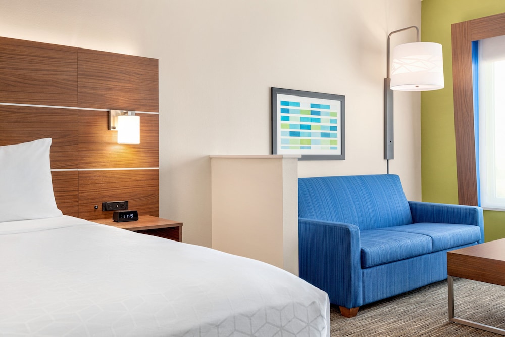 Holiday Inn Express and Suites Austin North Pflugerville 20/75