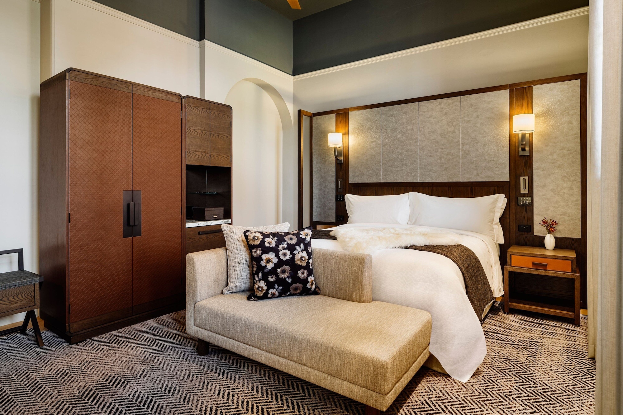 Grand, Heritage, King Bed