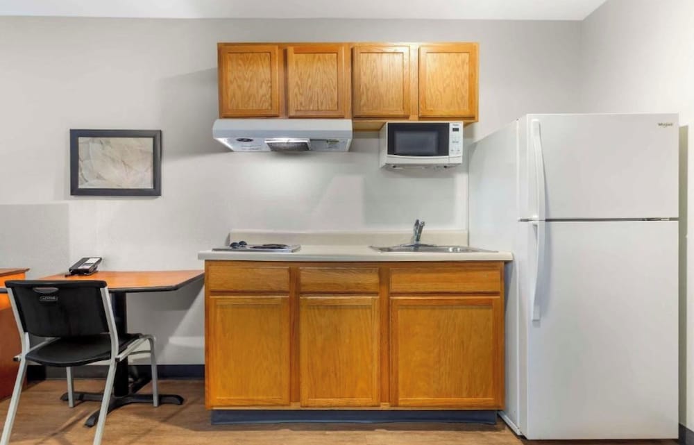 Studio 6 Extended Stay Fort Myers FL 33/49