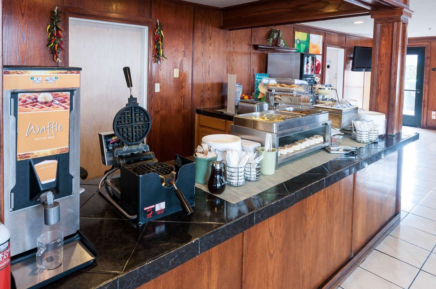Quality Suites Albuquerque Airport 17/19