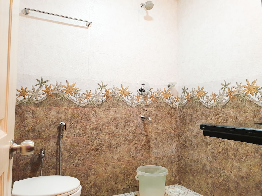 Veronica Guest House 69/70
