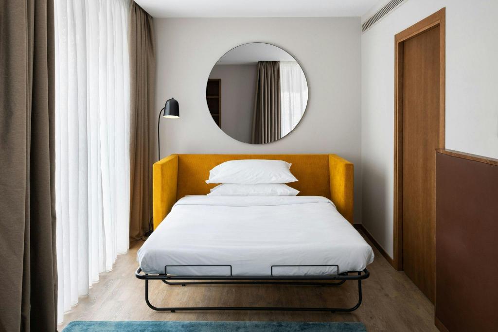 Junior Suite, King Bed, Sea View, City View, Sofa