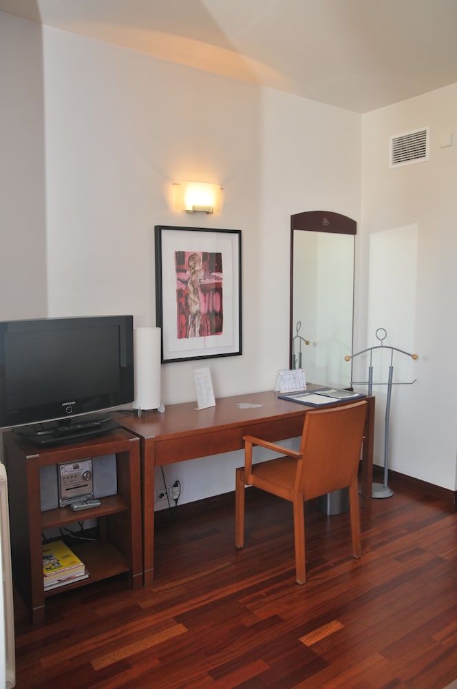 Maroa Hotel Ex Hotel America Vigo 37/48