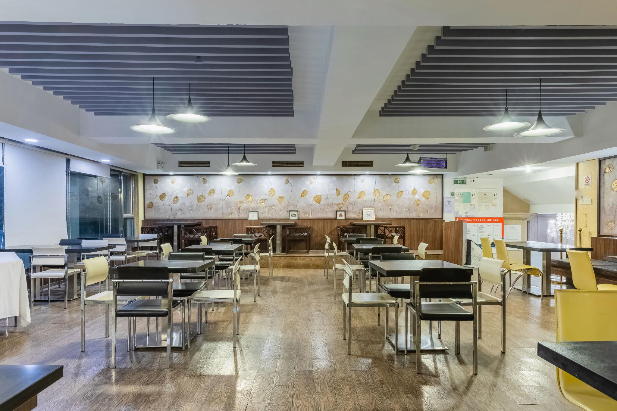 Vienna International Hotel (Changzhou Railway Station) 33/37