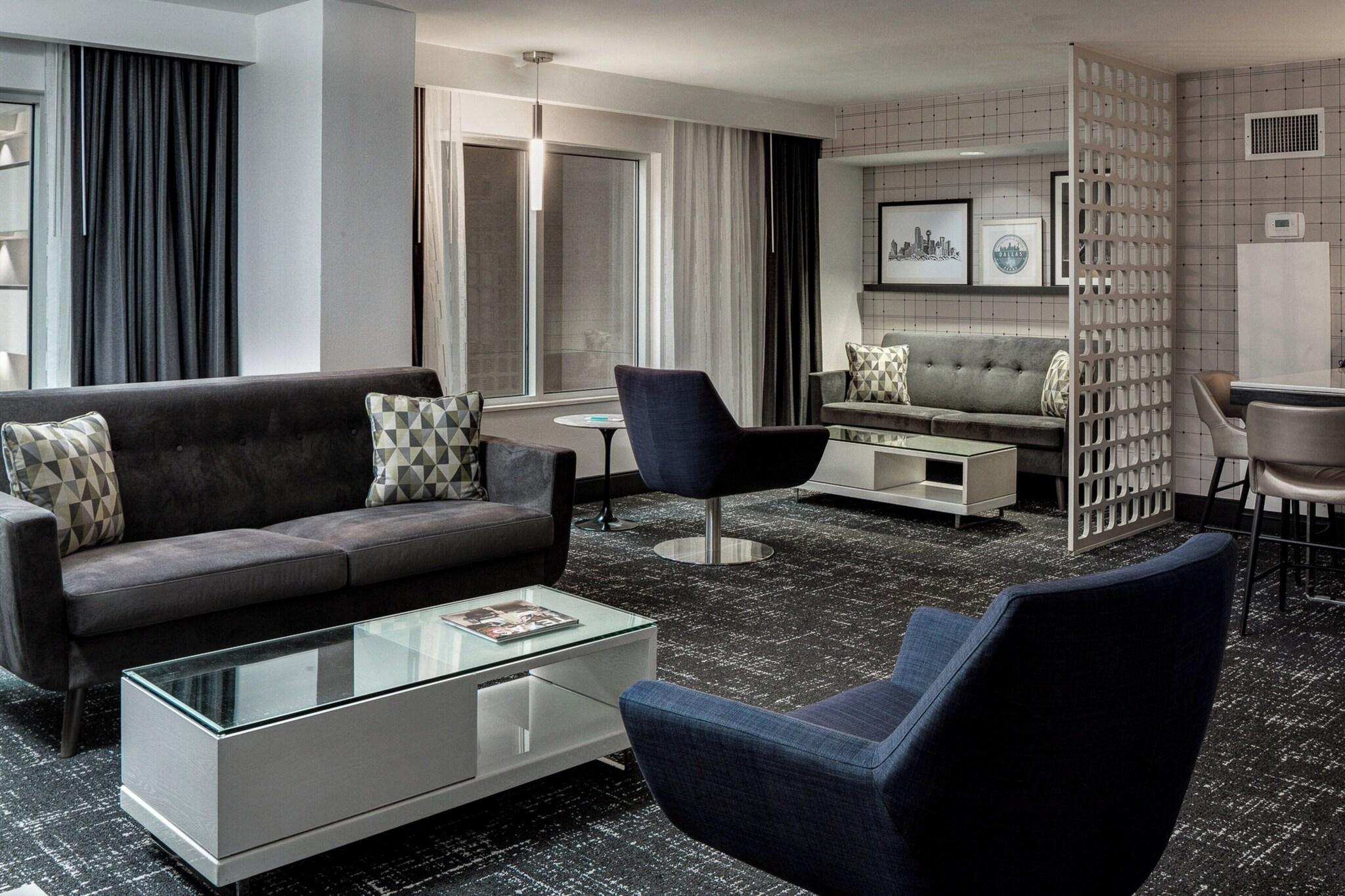 PREMIER, SUITE, KING BED