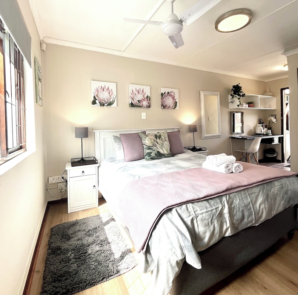 Dolphin Circle Bed and Breakfast 12/50
