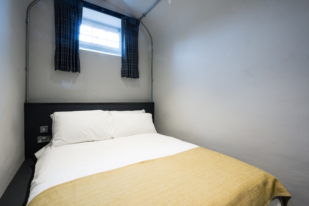 CoDE Pod Hostels THE CoURT 19/49