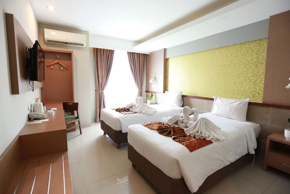 Loji Hotel Solo 23/64