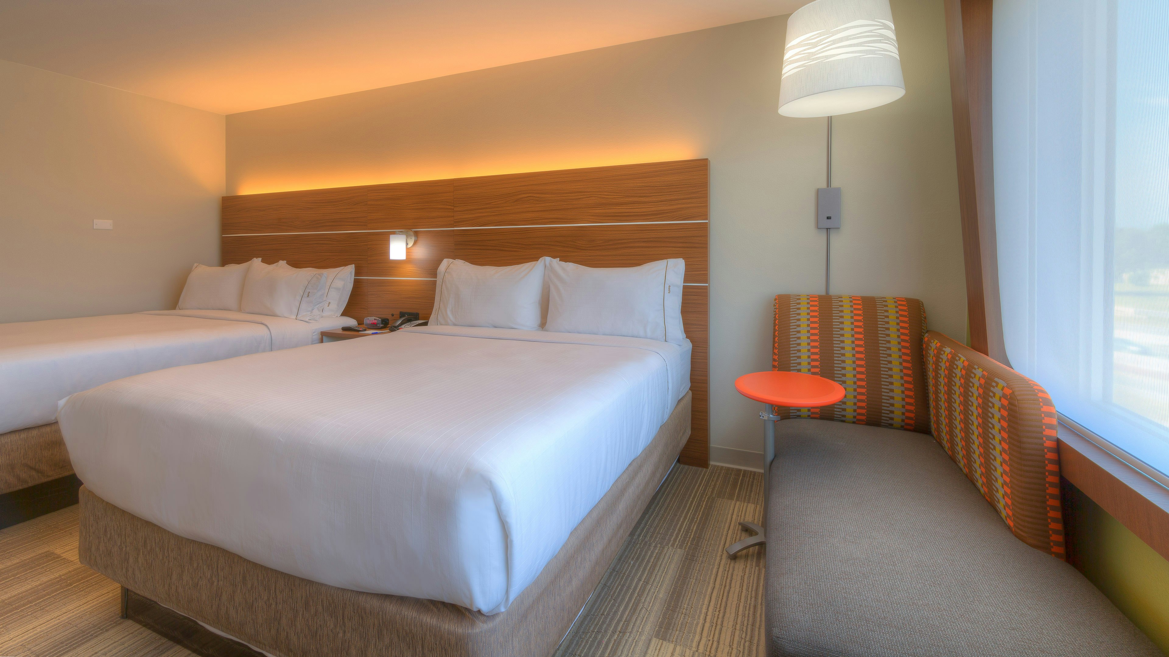 Holiday Inn Express Suites Tulsa Midtown 23/68